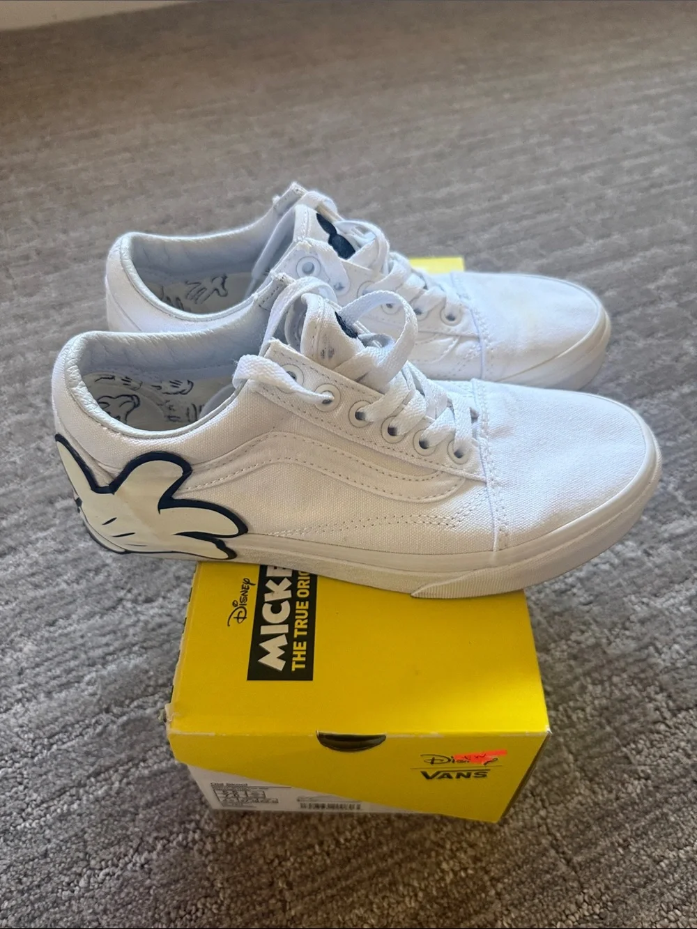 Disney x Vans Old Skool 'Mickey' Sz 5.5 / 7 - Picture 4 of 10